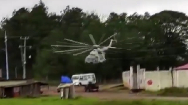 Meksika'da kontrolden çıkan askeri helikopter düştü: O anlar kamerada